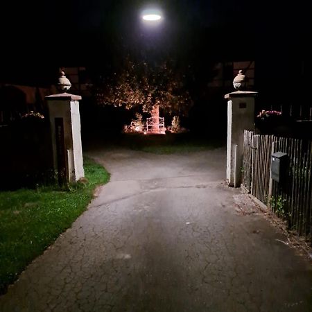 Monteur-Ferienwohnung Ot Naundorf Naundorf  Buitenkant foto